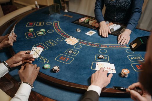 Jak zvýšit šance na výhru v blackjacku: strategie a tipy